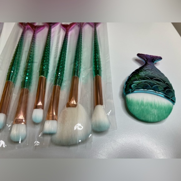 💥🧜♀️NEW💥MAKEUP Brush set 11 pieces Mermaid iridescent green purple eyes… - Picture 7 of 16